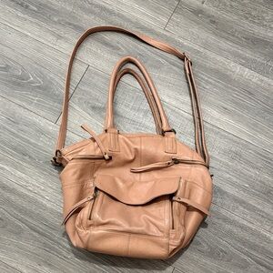 Chic Tan Leather Shoulder Bag